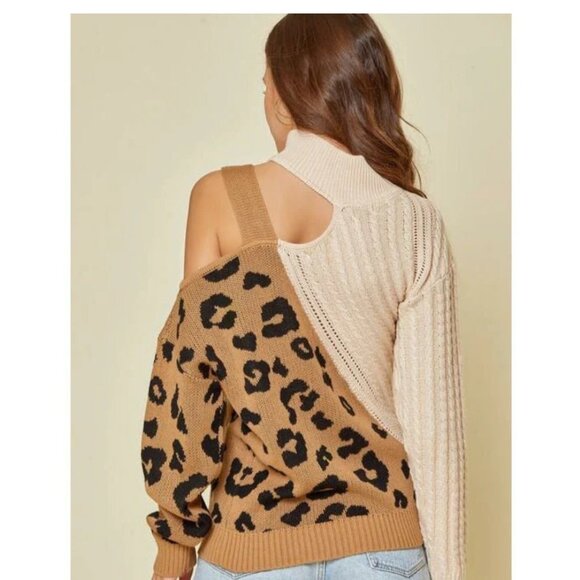 Andree By Unit Asymmetrical leopard Sweater with Buckle size l - Picture 3 of 8